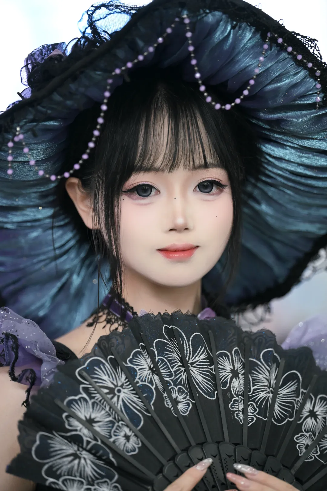 暗紫系哥特洛麗塔，巨型大簷帽搭黑絲，神秘優雅感拉滿 - 第 3 張