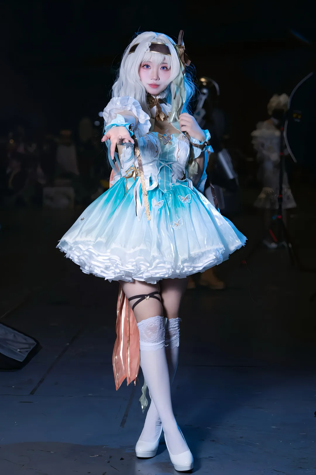 【流萤cos】崩坏星穹铁道流萤场照，白蓝色调的舞台质感 - 第 3 张