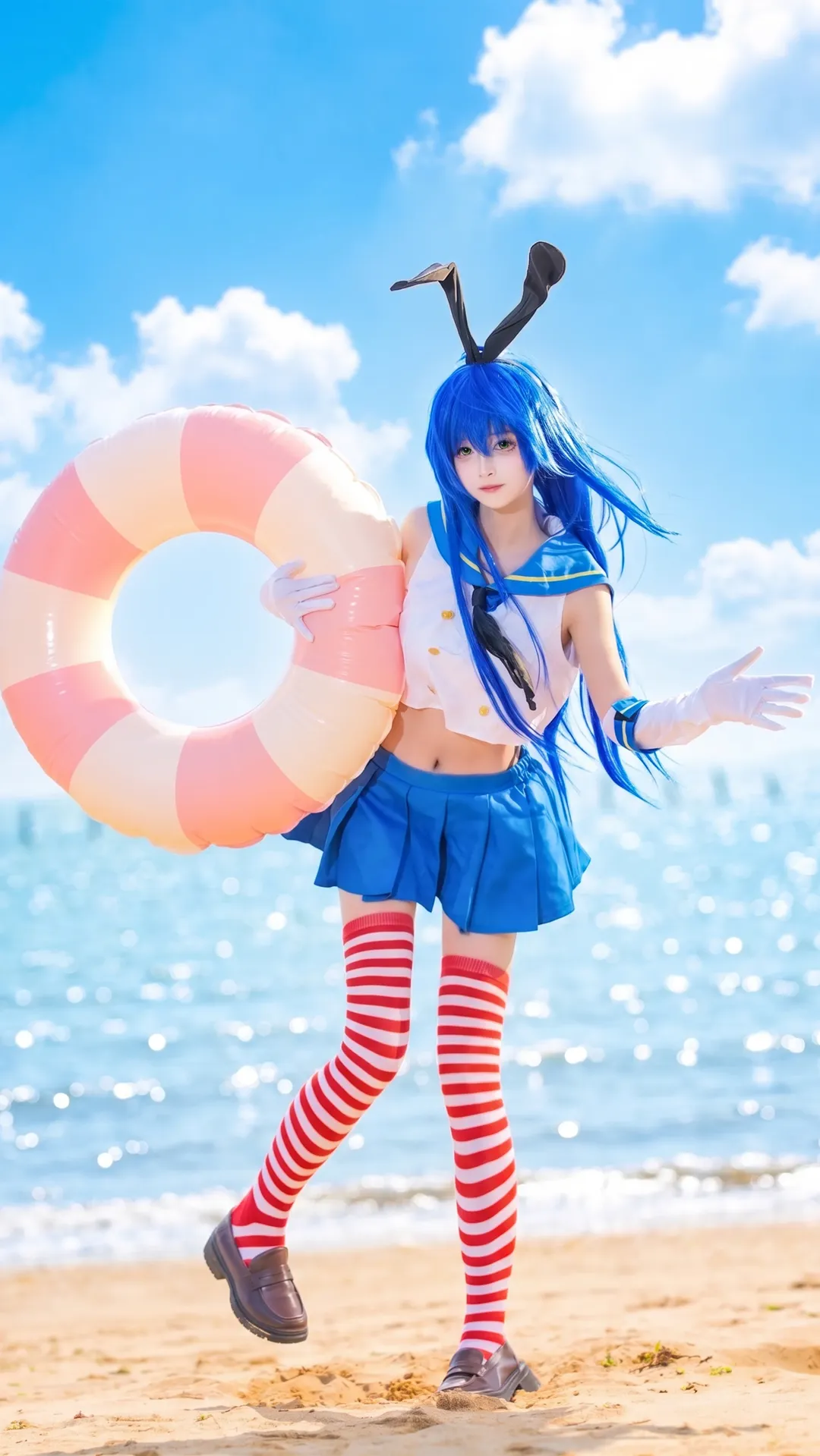 泉此方島風cos 海邊水手服與紅白條紋襪的二次元攝影 - 第 1 張