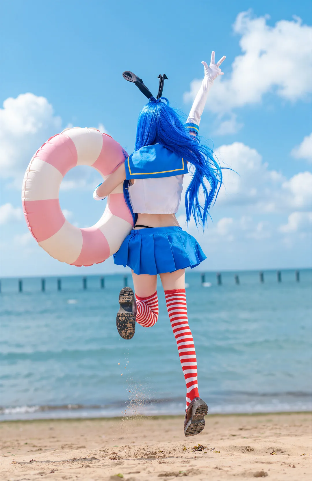 泉此方島風cos 海邊水手服與紅白條紋襪的二次元攝影 - 第 8 張
