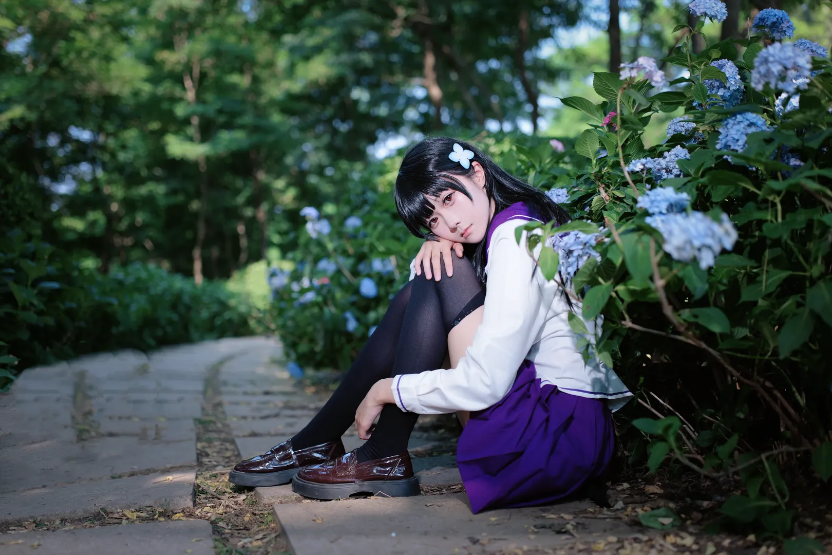 【散华礼弥cos】紫阳花开无尽夏，绣球花海中的水手服少女 - 第 11 张