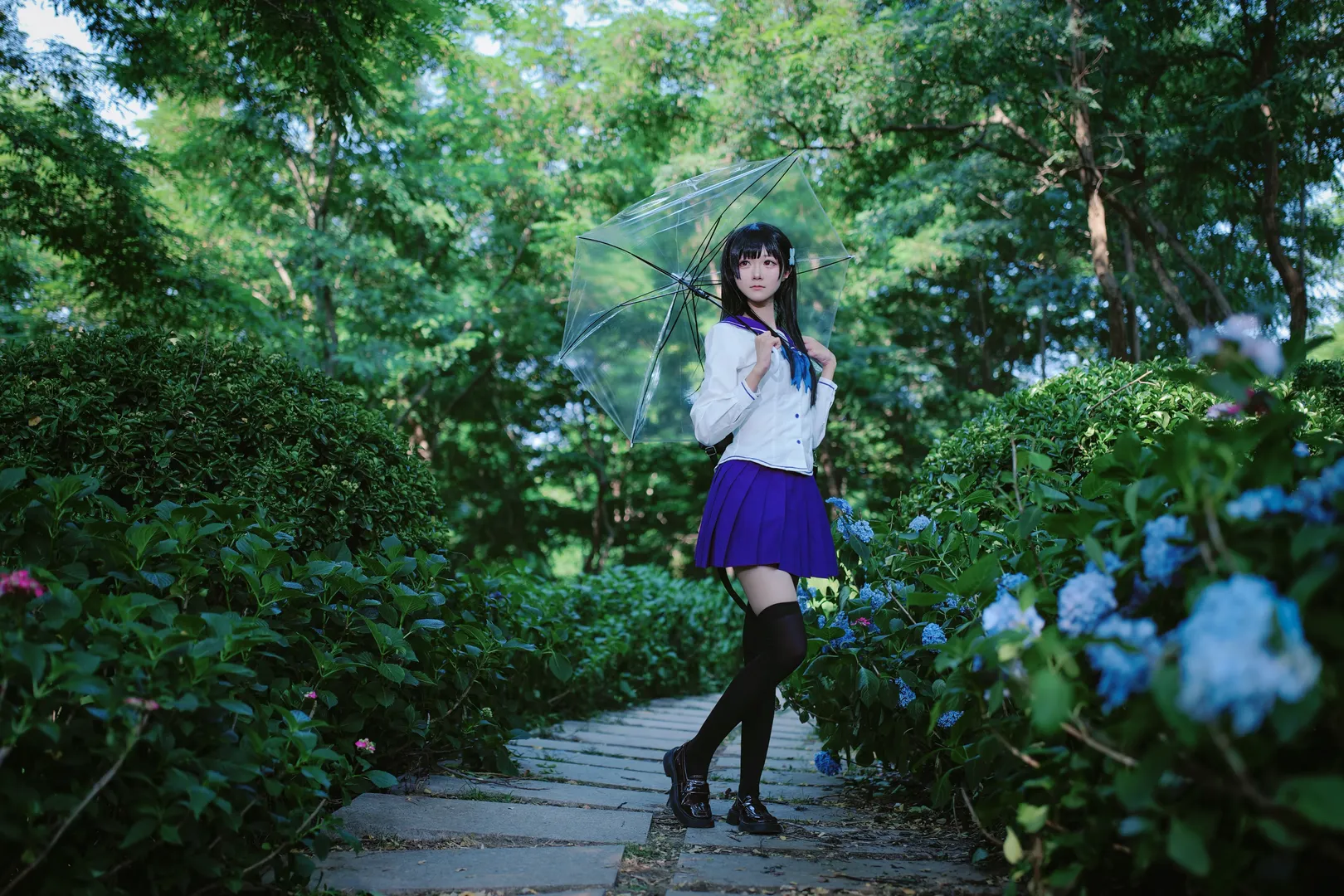 【散华礼弥cos】紫阳花开无尽夏，绣球花海中的水手服少女 - 第 12 张