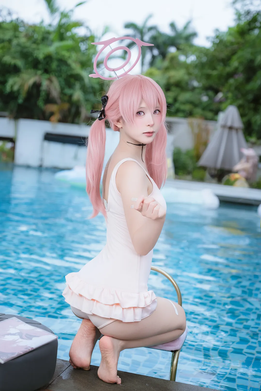 【下江小春cos】蔚蓝档案泳装，夏日水边的清透少女 - 第 1 张