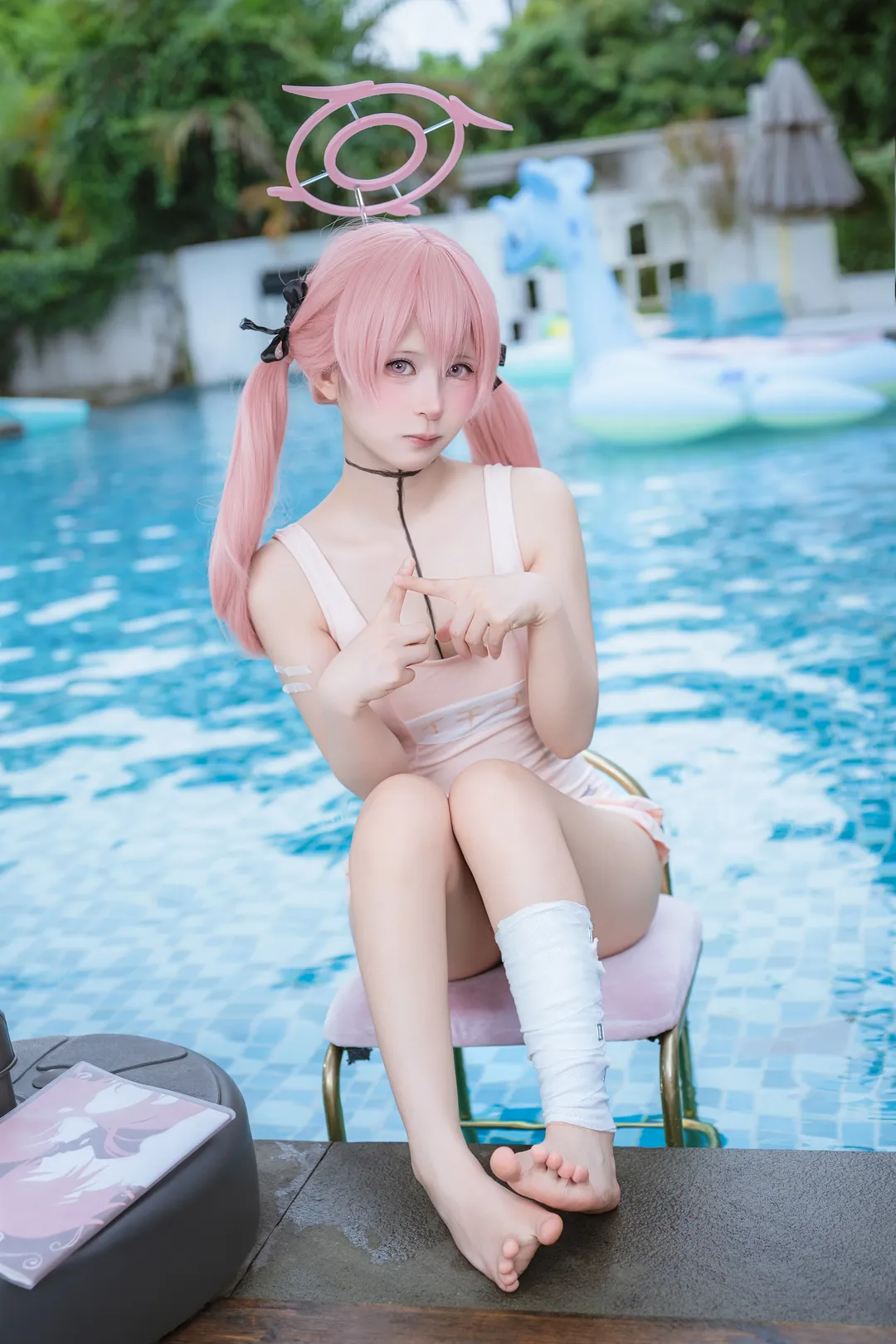 【下江小春cos】蔚蓝档案泳装，夏日水边的清透少女 - 第 2 张
