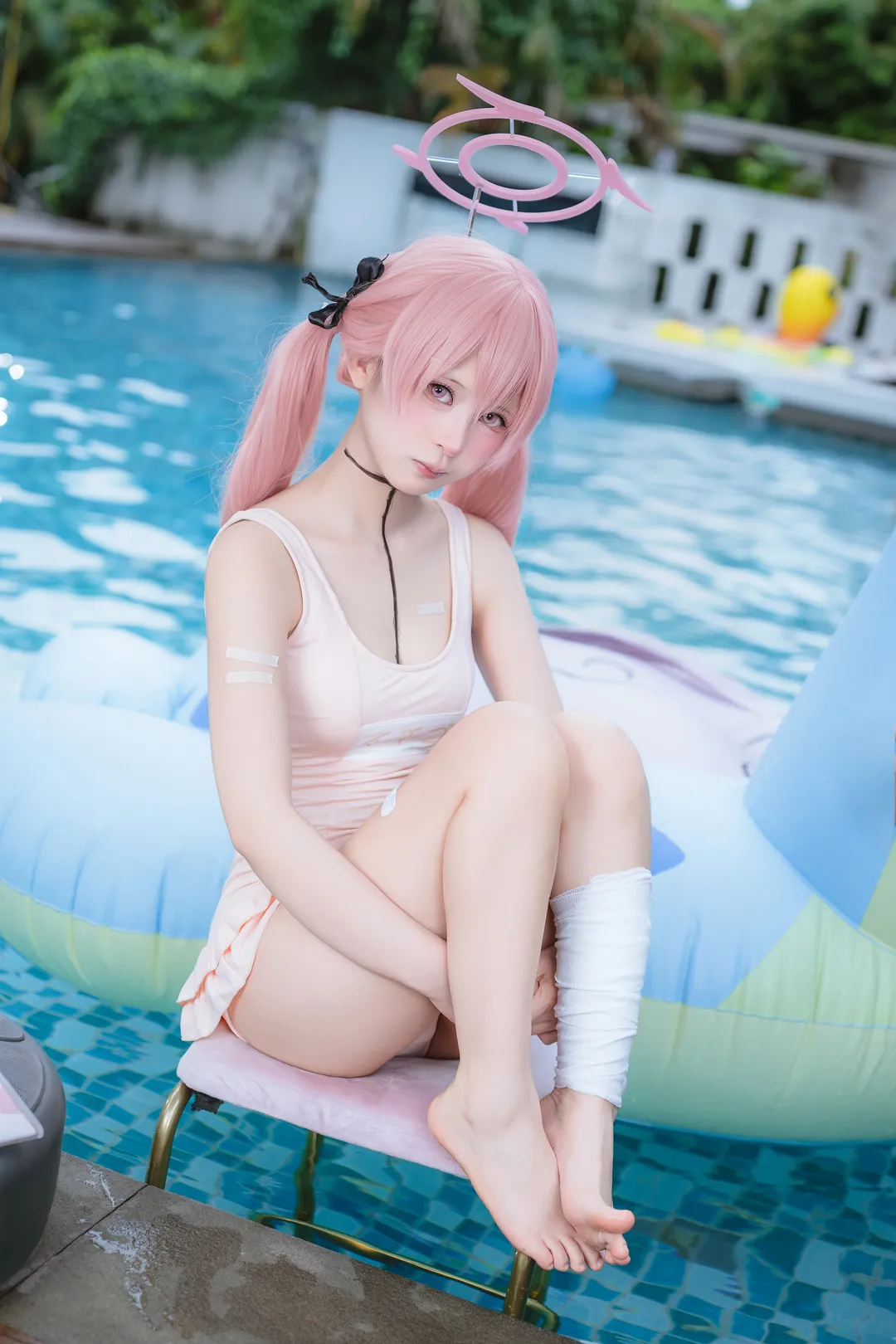 【下江小春cos】蔚蓝档案泳装，夏日水边的清透少女 - 第 4 张