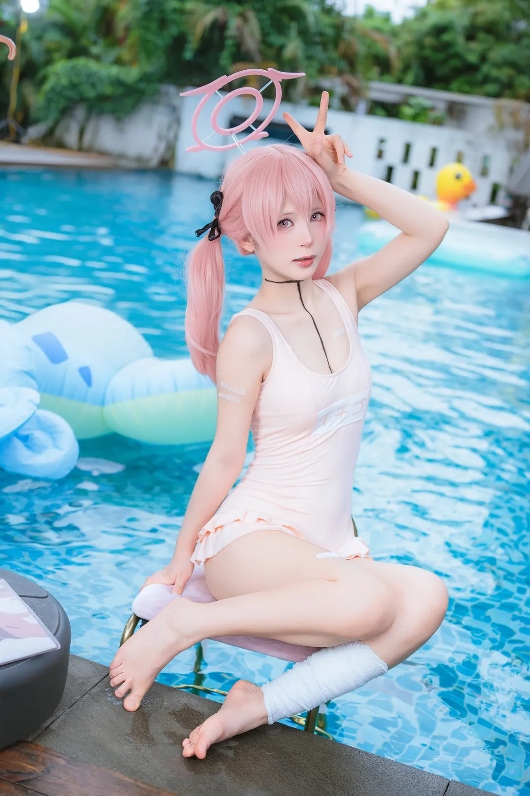 【下江小春cos】蔚蓝档案泳装，夏日水边的清透少女 - 第 5 张