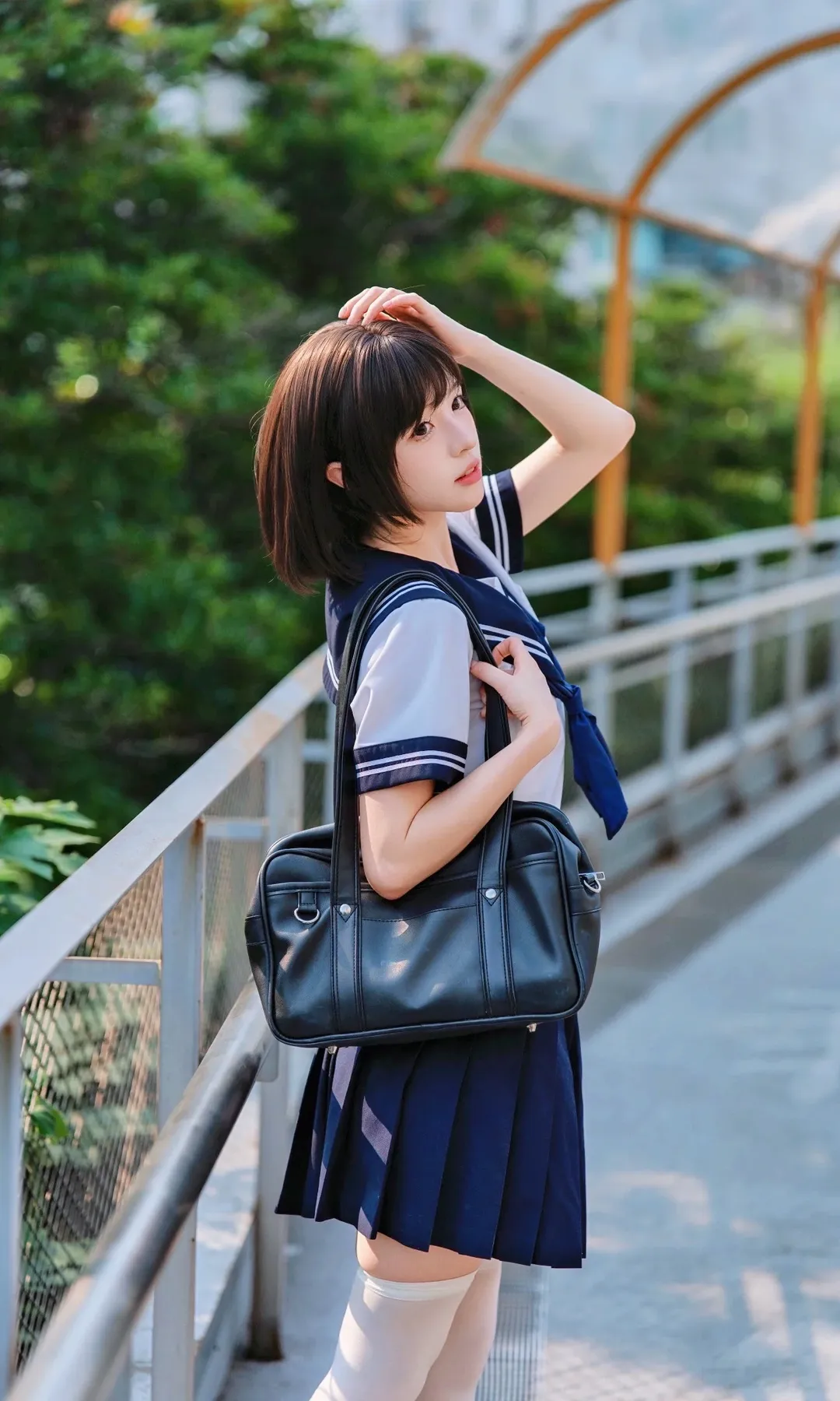 天橋上的JK制服與大風車，日系二次元感拉滿 - 第 2 張