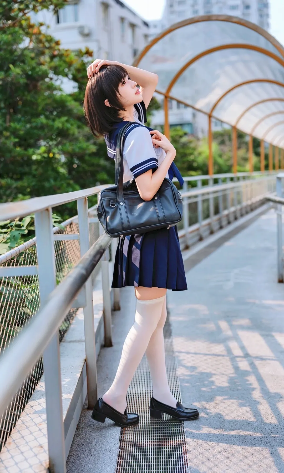 天橋上的JK制服與大風車，日系二次元感拉滿 - 第 6 張