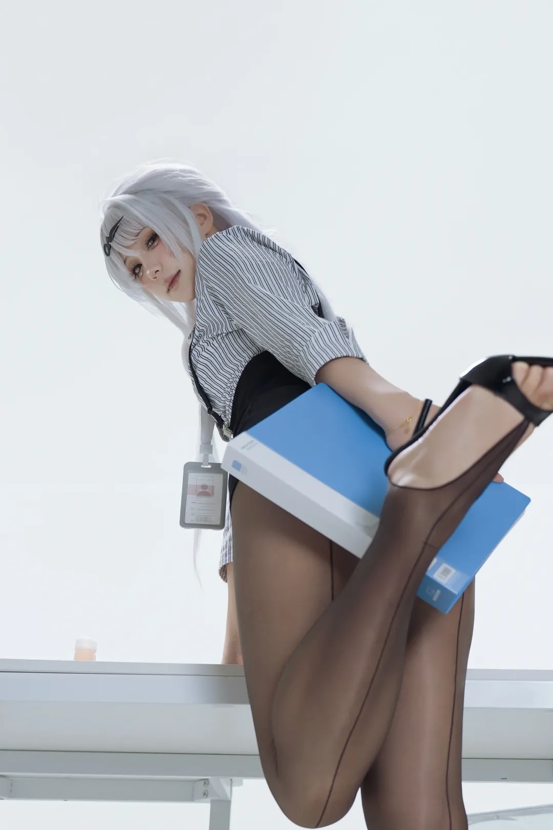 【仪玄cos】绝区零的加班日常，黑丝与OL的职场体验 - 第 1 张