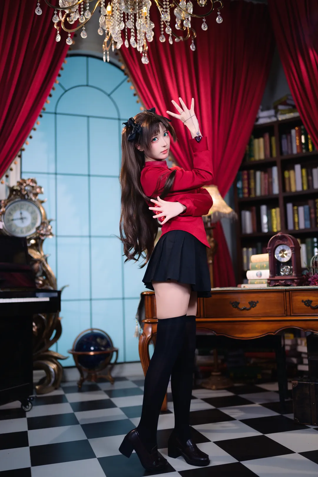 【远坂凛cos】Fate系列经典造型，红黑搭配与过膝袜的书房记录 - 第 12 张