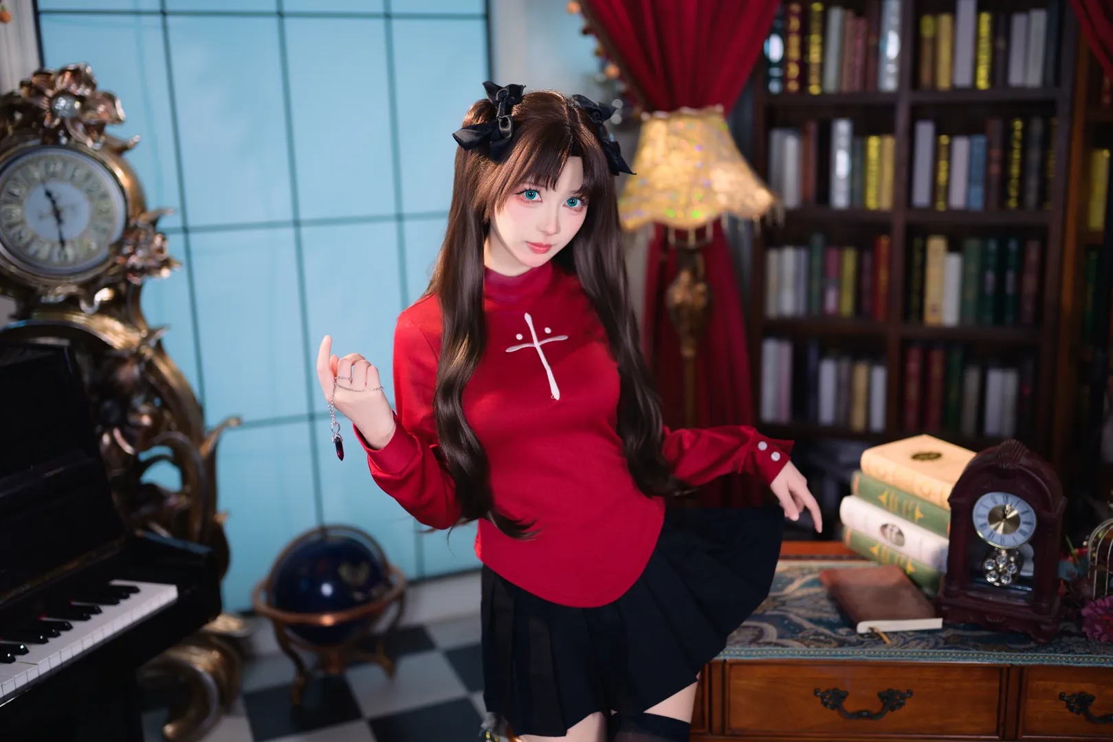 【远坂凛cos】Fate系列经典造型，红黑搭配与过膝袜的书房记录 - 第 3 张