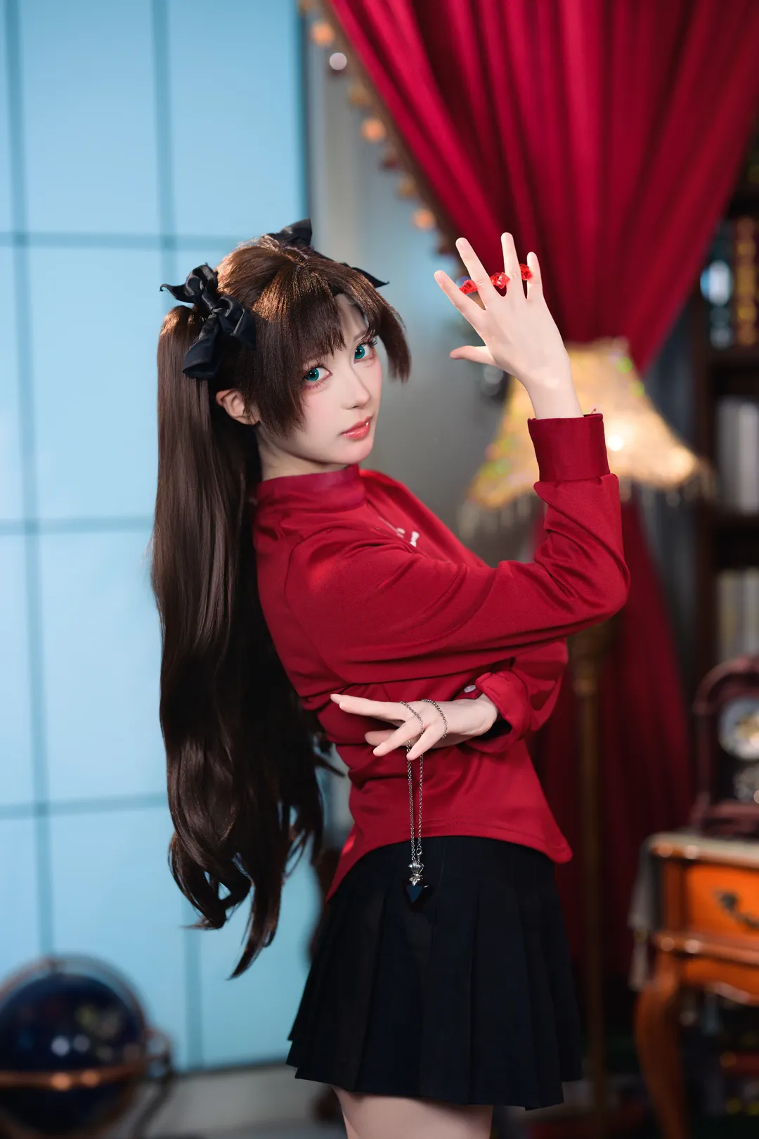 【远坂凛cos】Fate系列经典造型，红黑搭配与过膝袜的书房记录 - 第 8 张