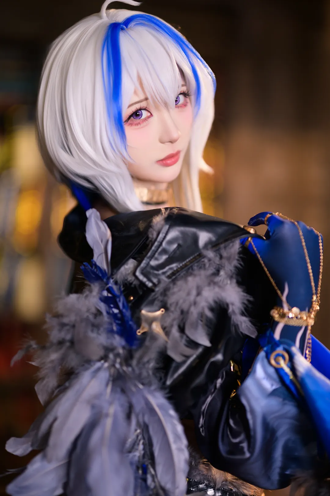 【嘉貝莉娜cos】鳴潮 復古圖書館裡的暗夜特工 - 第 2 張