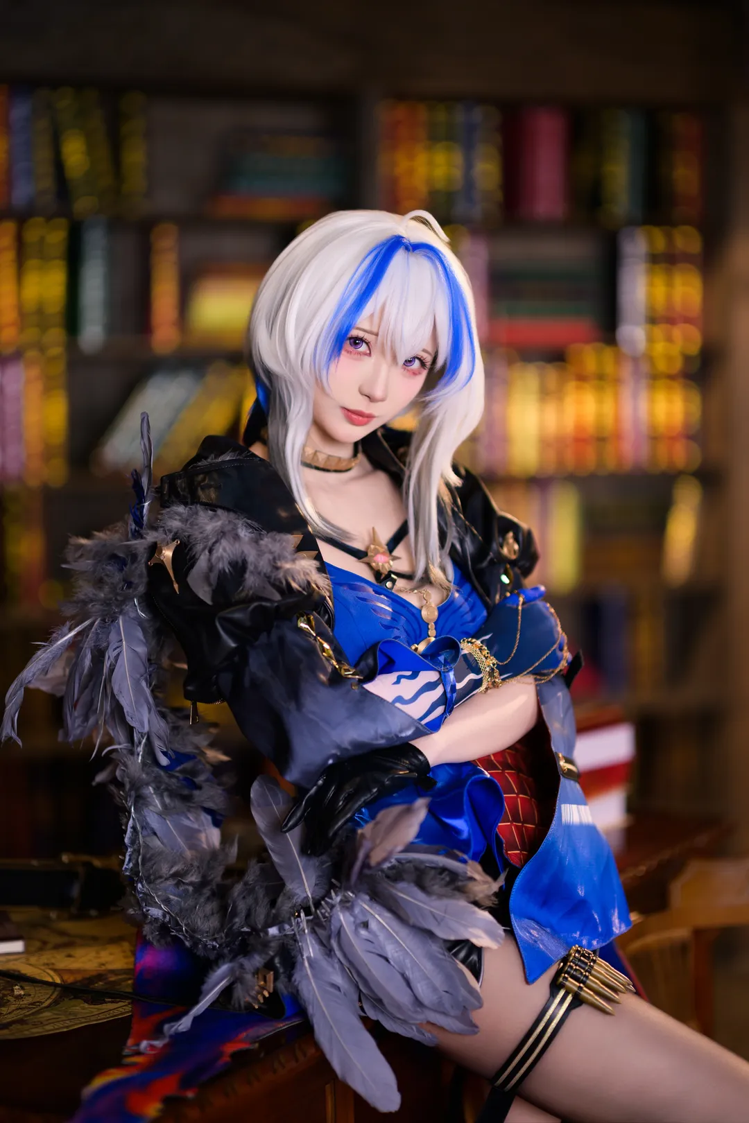 【嘉貝莉娜cos】鳴潮 復古圖書館裡的暗夜特工 - 第 3 張