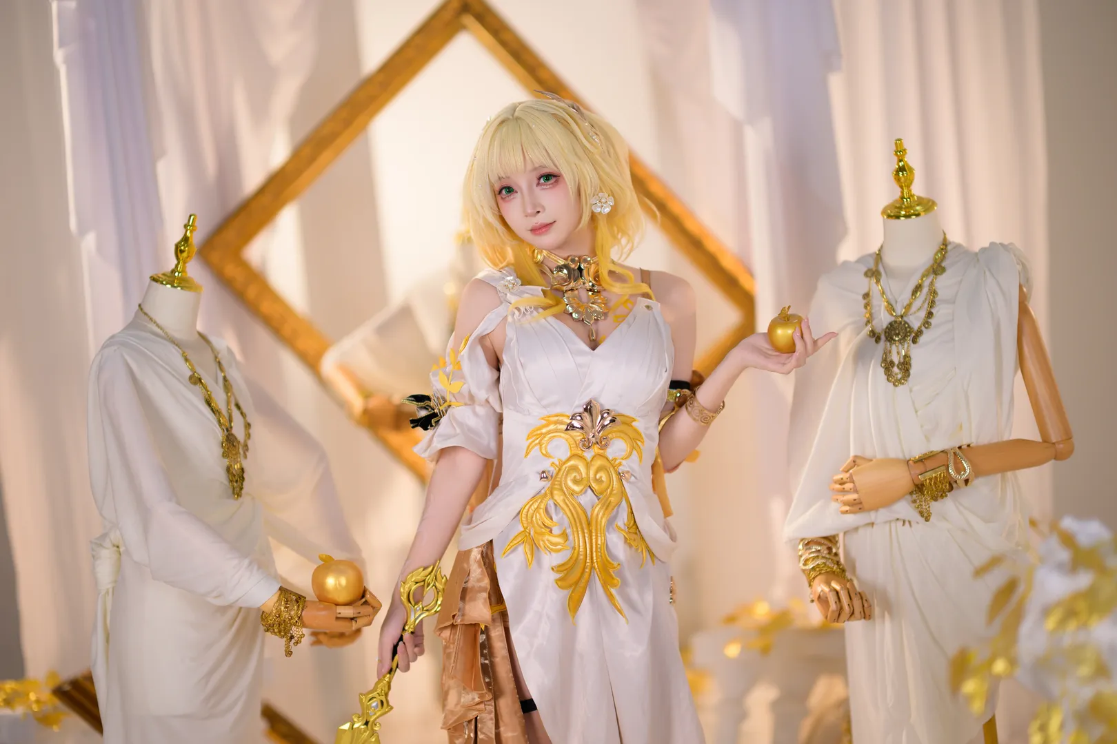 【阿格莱雅cos】崩坏星穹铁道 金色权杖与古典幻想 - 第 6 张