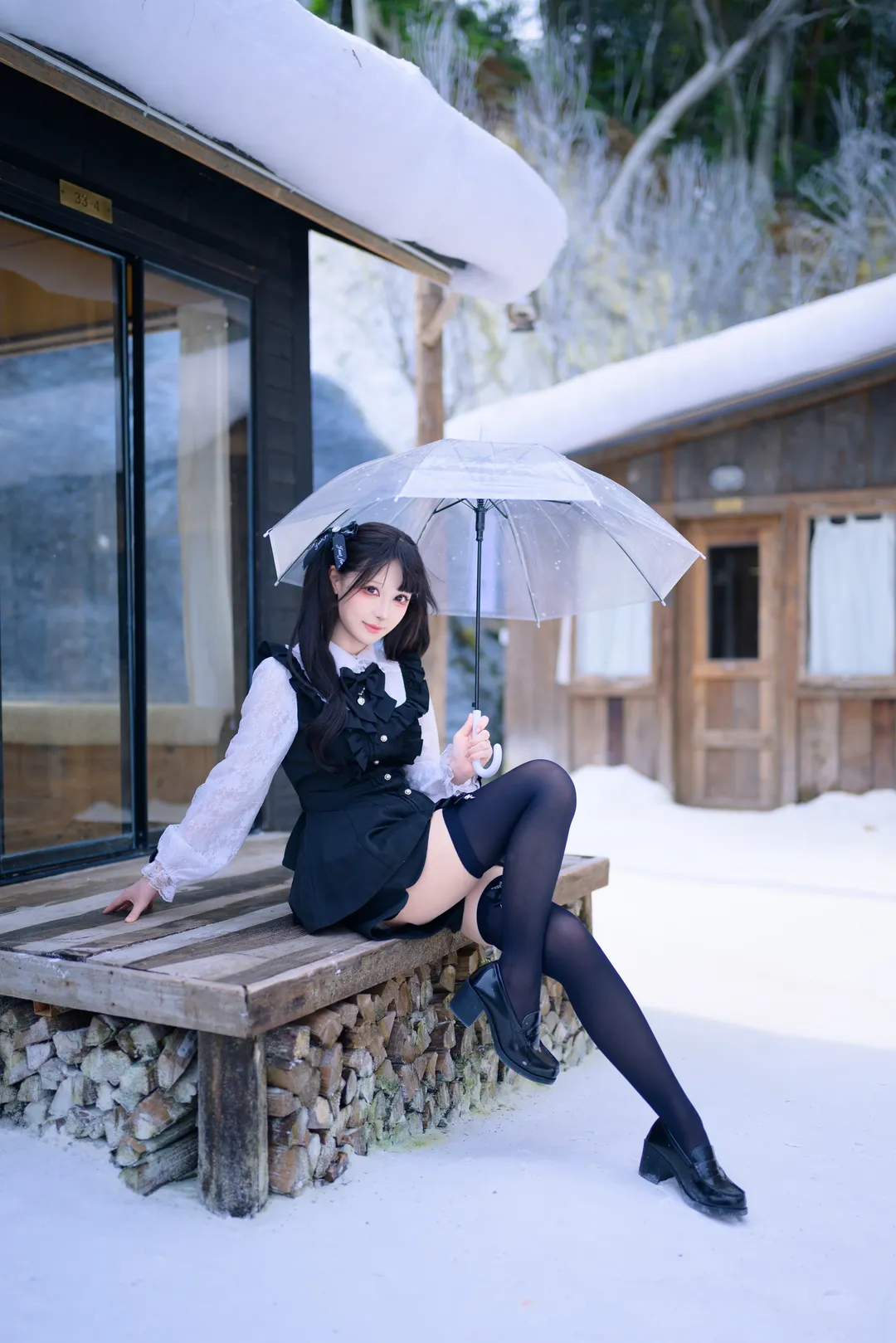 雪地裡的黑白洋裝 高溫天的反季節拍攝