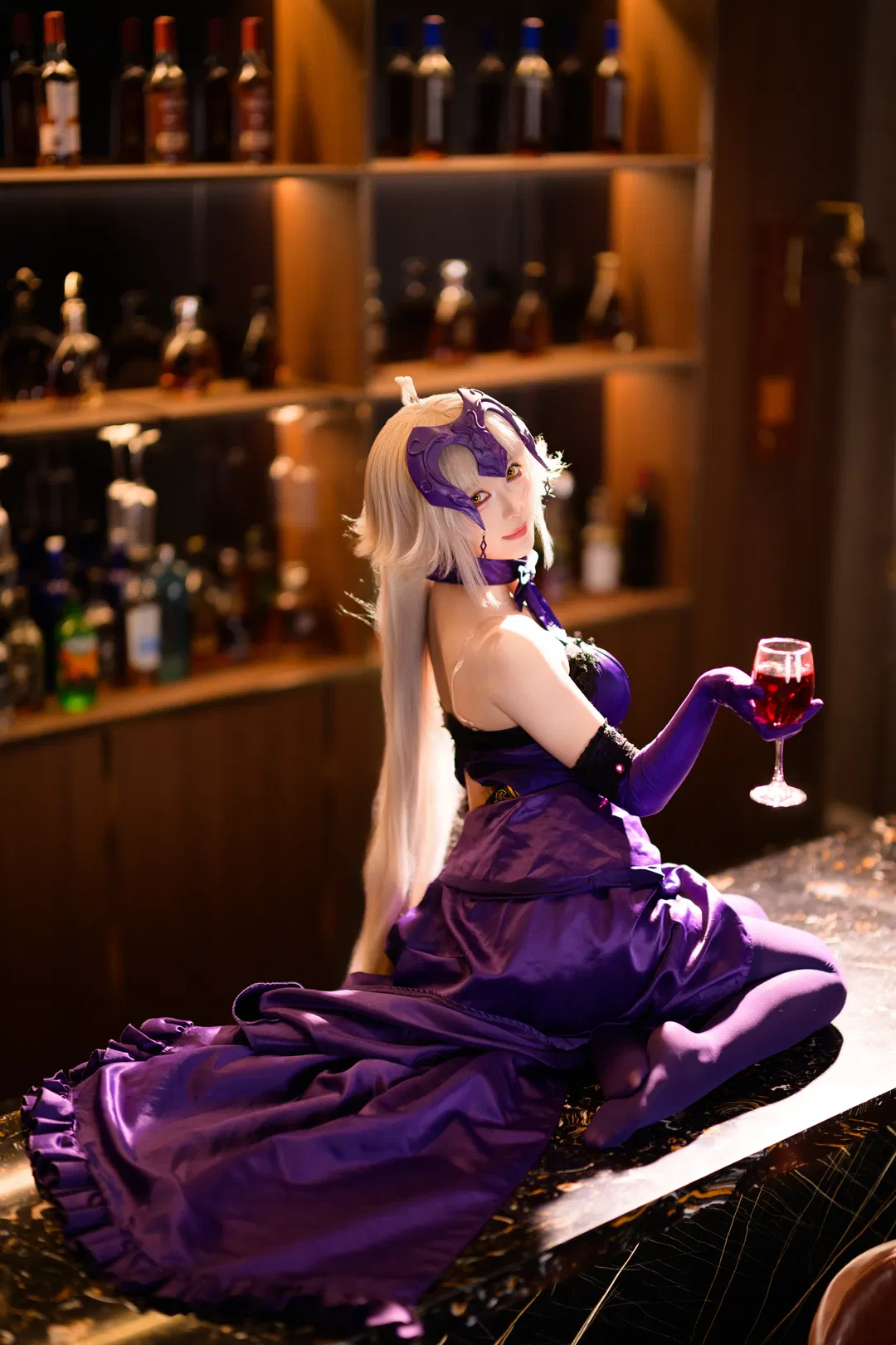 【黑贞cos】FGO黑贞礼服酒吧夜景写真 - 第 3 张