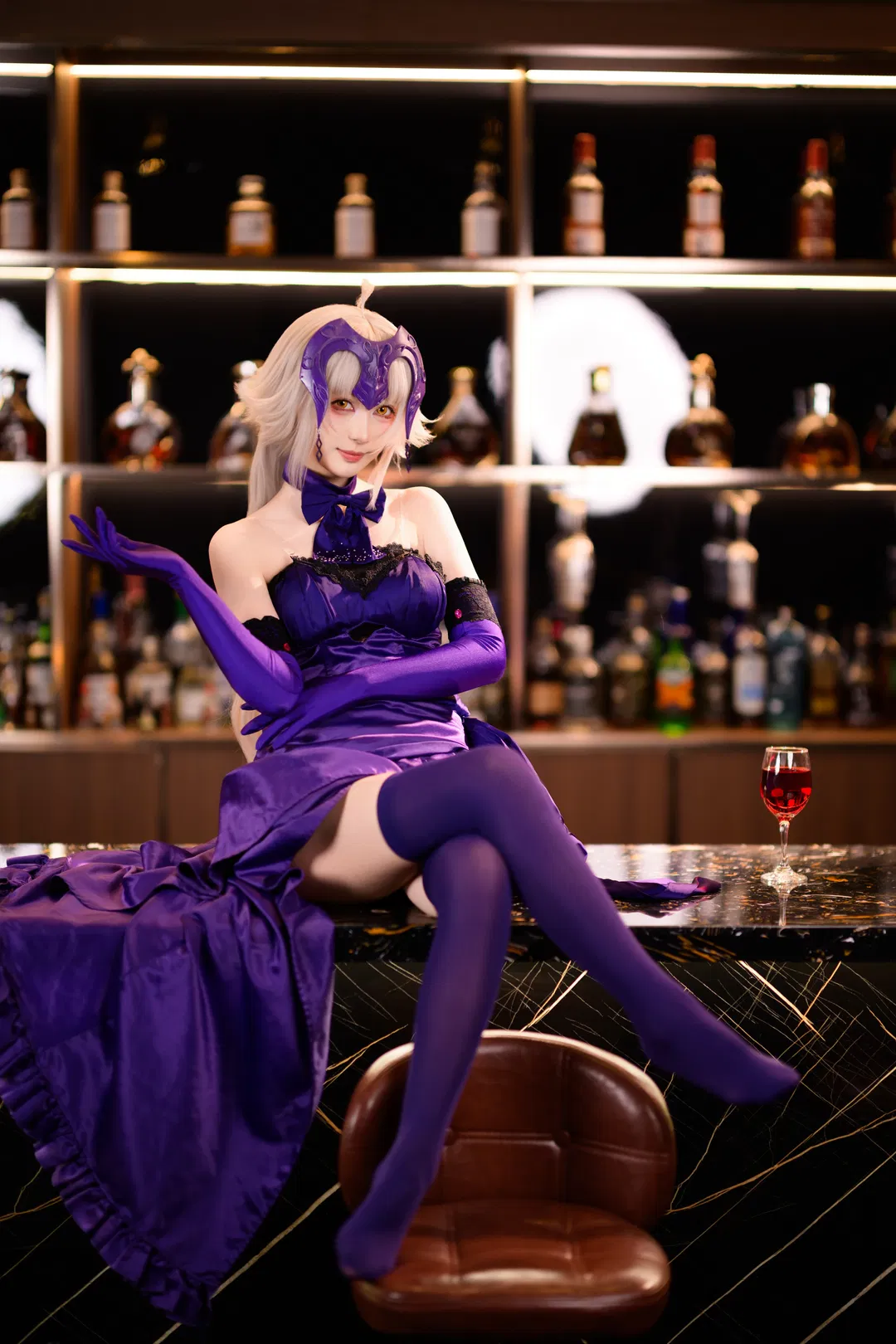 【黑贞cos】FGO黑贞礼服酒吧夜景写真 - 第 7 张