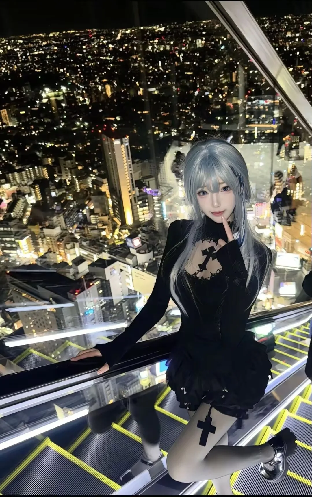 高空夜景玻璃棧道暗黑哥特風穿搭分享 - 第 1 張
