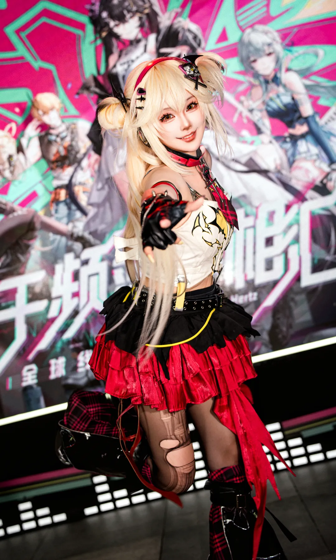 【卡列尼娜cos】战双帕弥什烬航，燃动音乐节的狂野瞬间 - 第 1 张