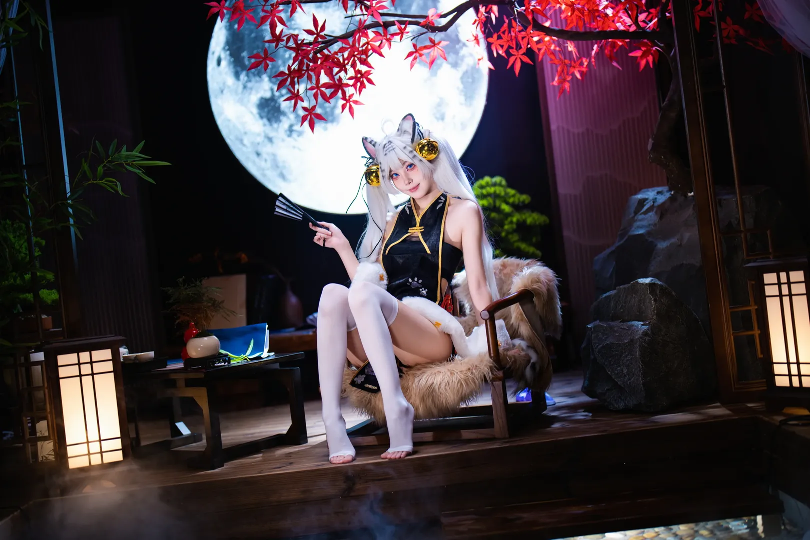 【白虎cos】碧蓝航线棚拍，黑旗袍与白丝的红枫月夜