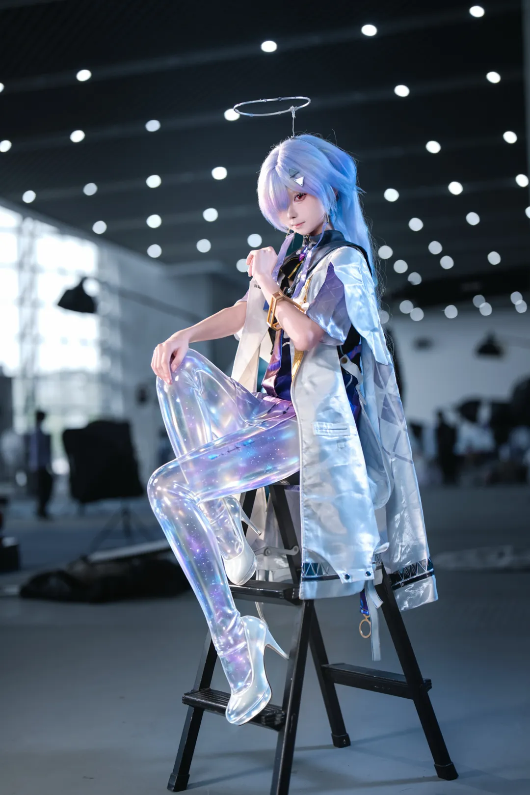 【莫宁cos】鸣潮漫展场照，镭射星空与机械光环的碰撞 - 第 2 张