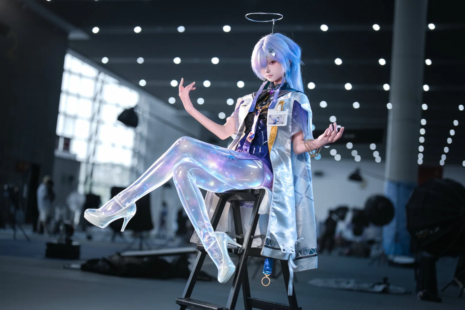 【莫宁cos】鸣潮漫展场照，镭射星空与机械光环的碰撞 - 第 3 张