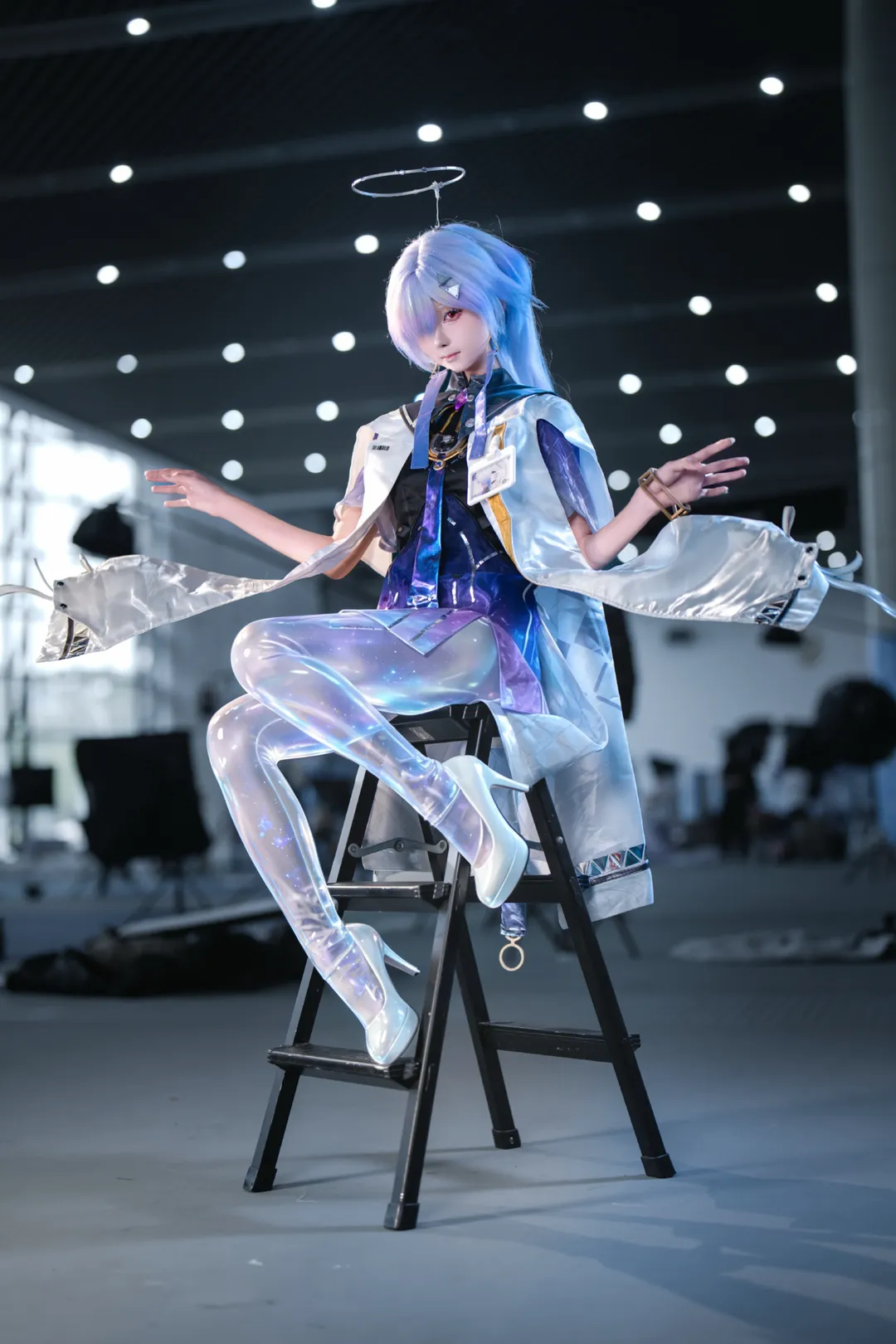 【莫宁cos】鸣潮漫展场照，镭射星空与机械光环的碰撞 - 第 4 张