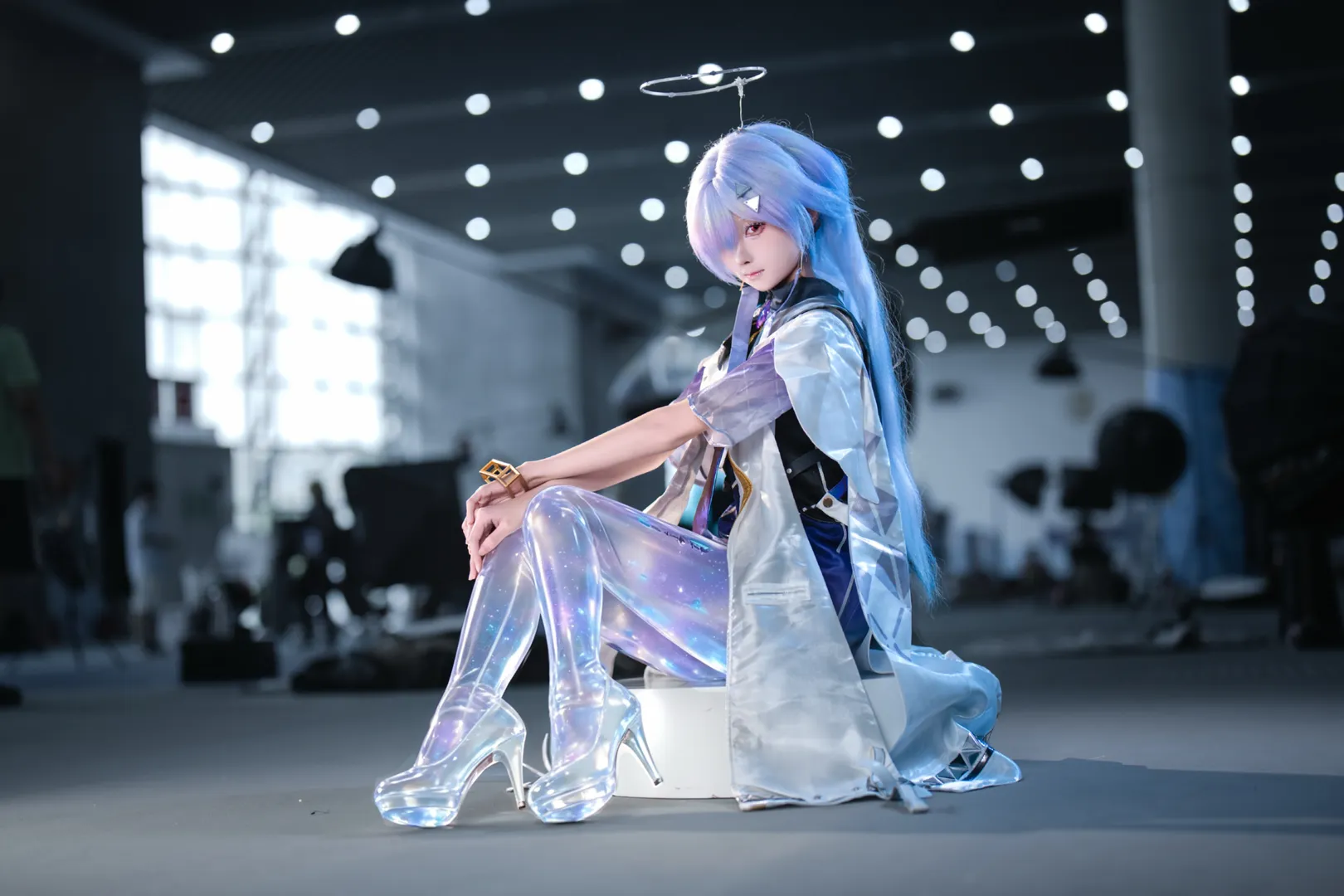 【莫宁cos】鸣潮漫展场照，镭射星空与机械光环的碰撞