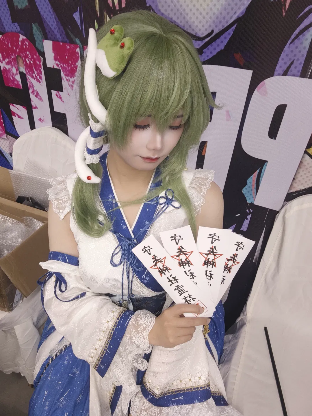 【东风谷早苗cos】漫展摊位当摊娘的一天 - 第 1 张