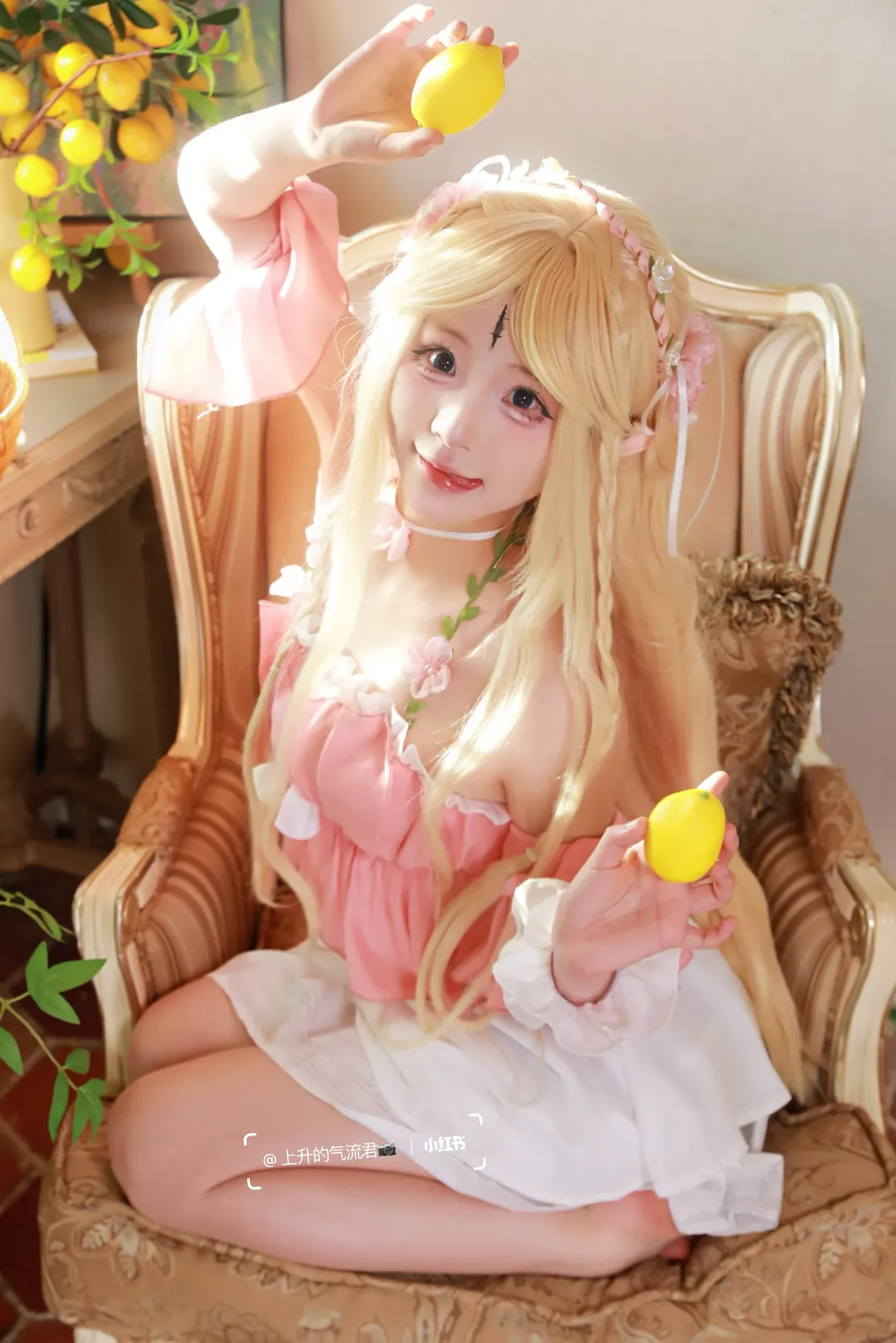 鸣潮卡提希娅常服cos 定格光影下的温柔日常 - 第 1 张
