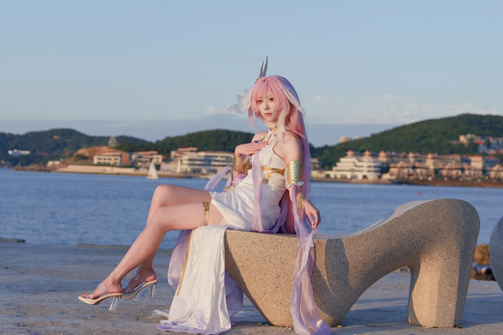 【爱莉希雅cos】崩坏三海边旅拍，这套花铃律曲太绝了 - 第 3 张
