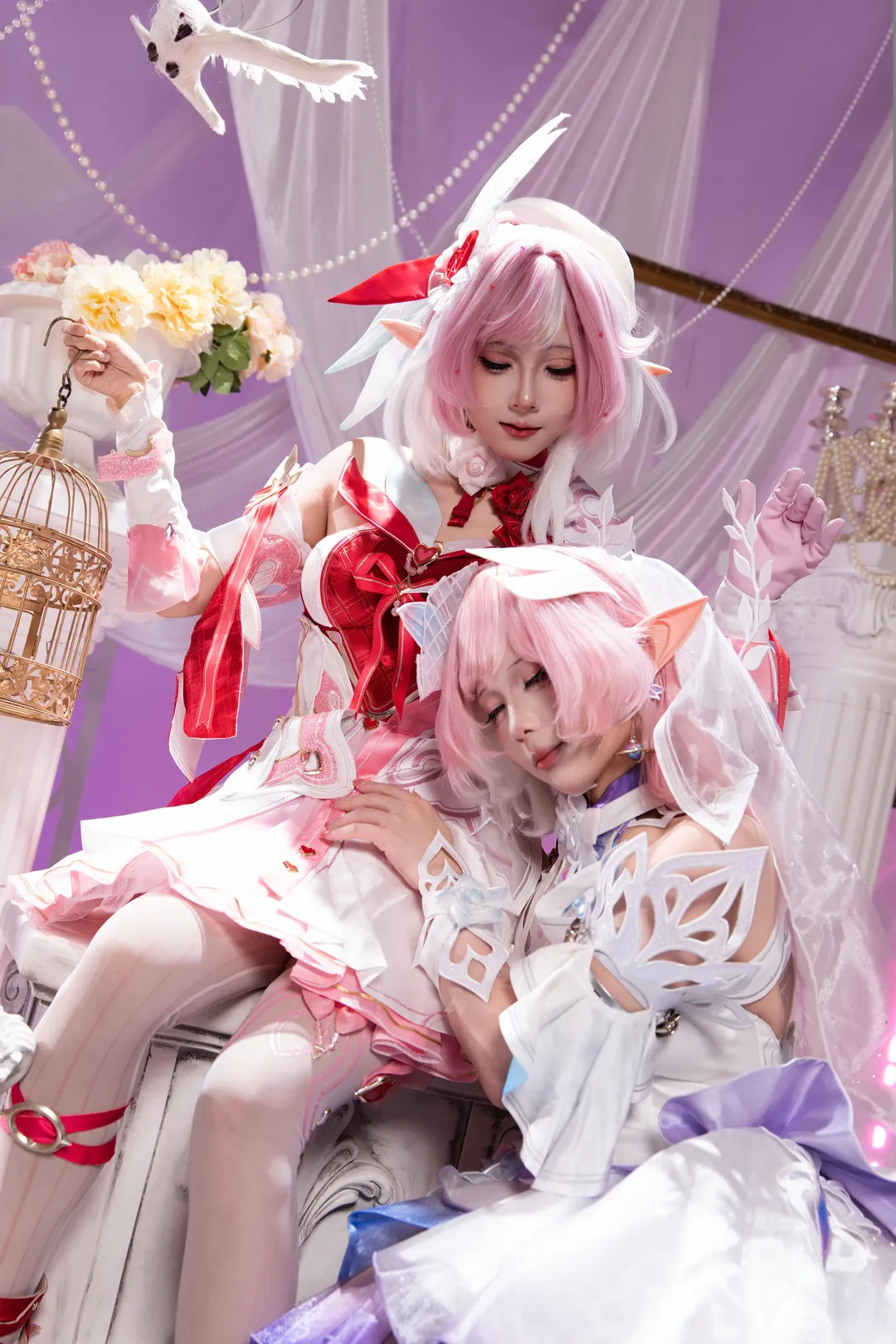 【爱莉希雅与昔涟cos】紫纱与红白礼服的梦幻同框 - 第 2 张