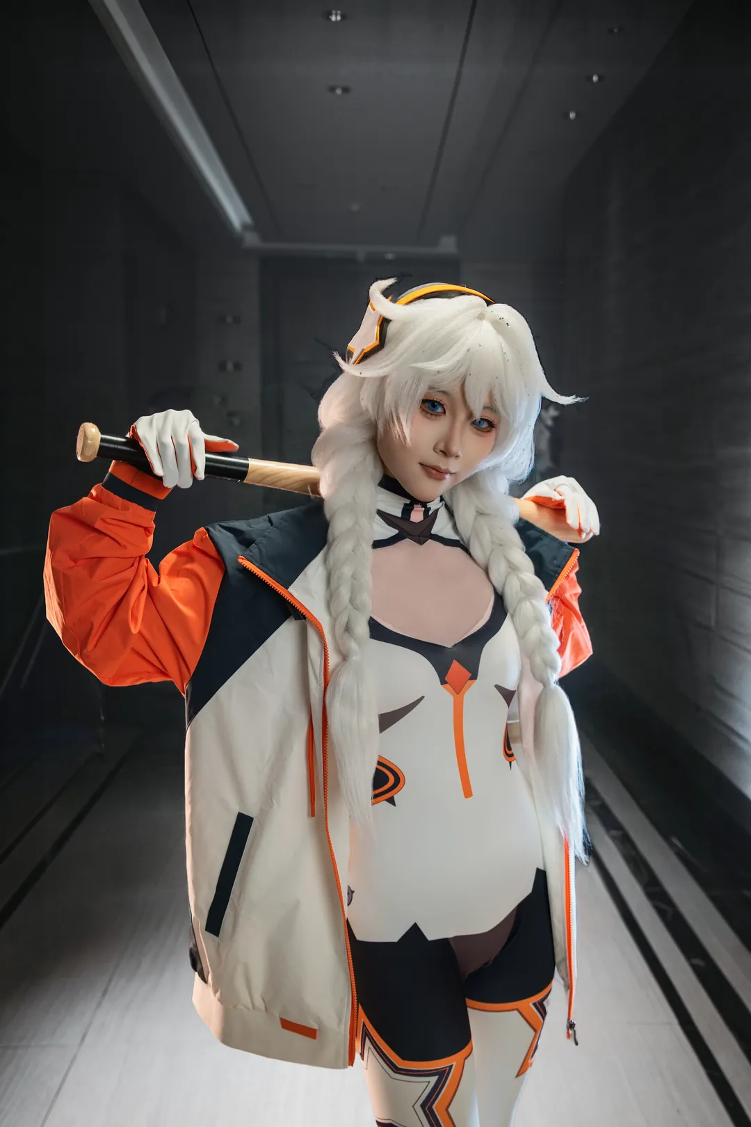 【琪亚娜cos】崩坏三白练出击，这次换成棒球棍防守 - 第 2 张