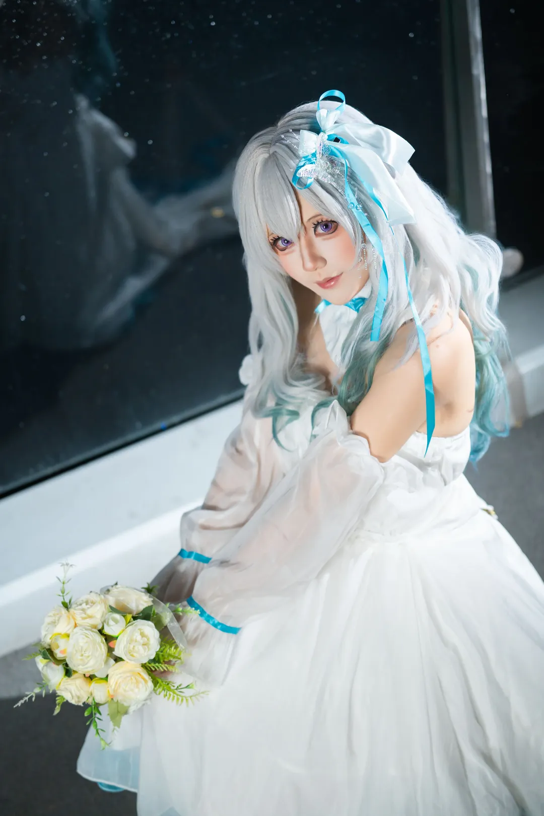 【流萤cos】崩坏星穹铁道夜光下的白裙与荧光剑 - 第 1 张