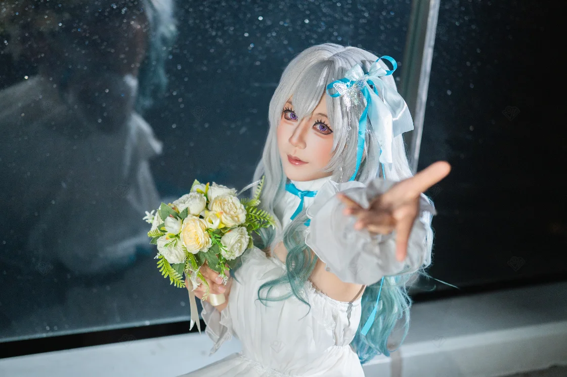 【流萤cos】崩坏星穹铁道夜光下的白裙与荧光剑 - 第 2 张
