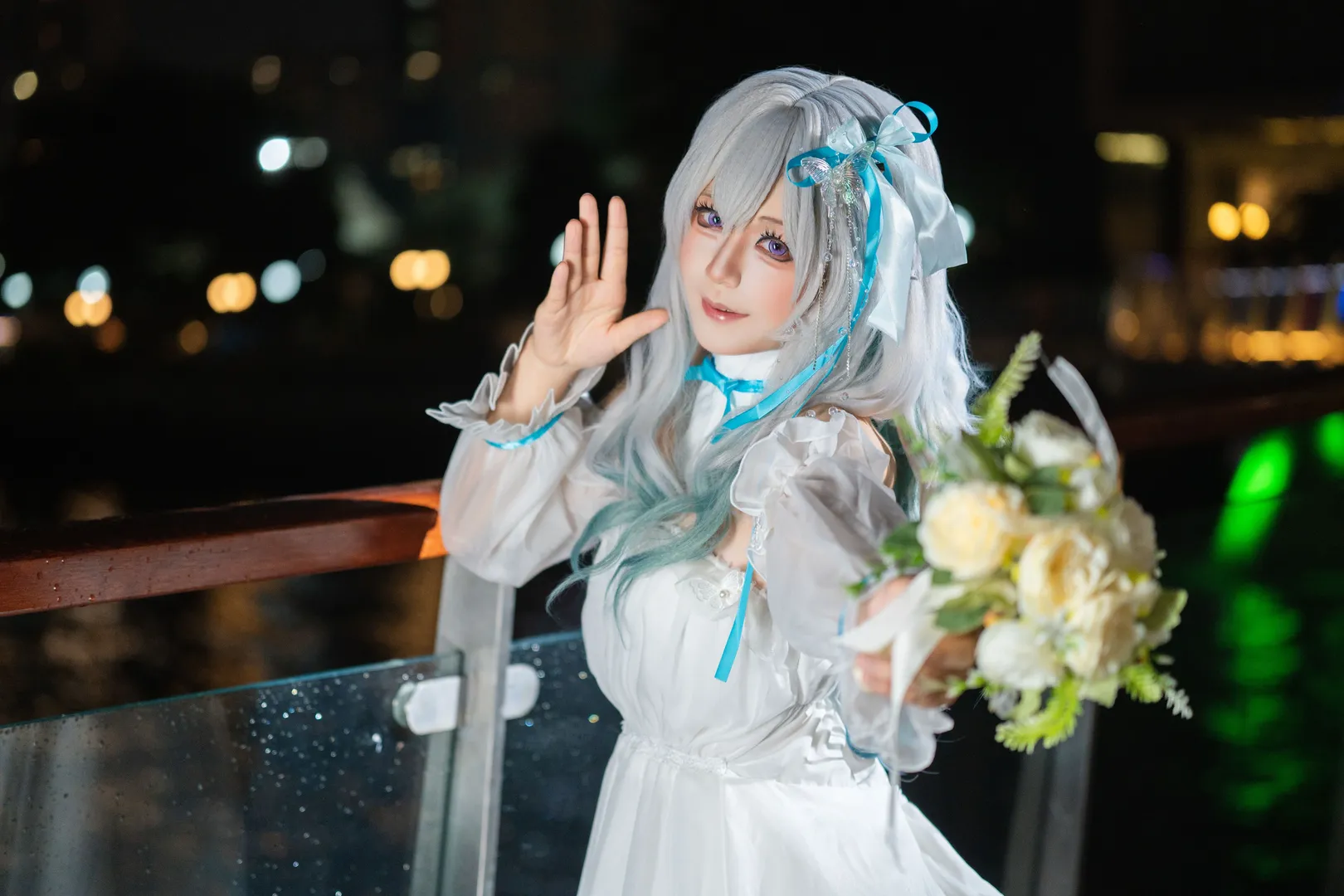 【流萤cos】崩坏星穹铁道夜光下的白裙与荧光剑 - 第 3 张