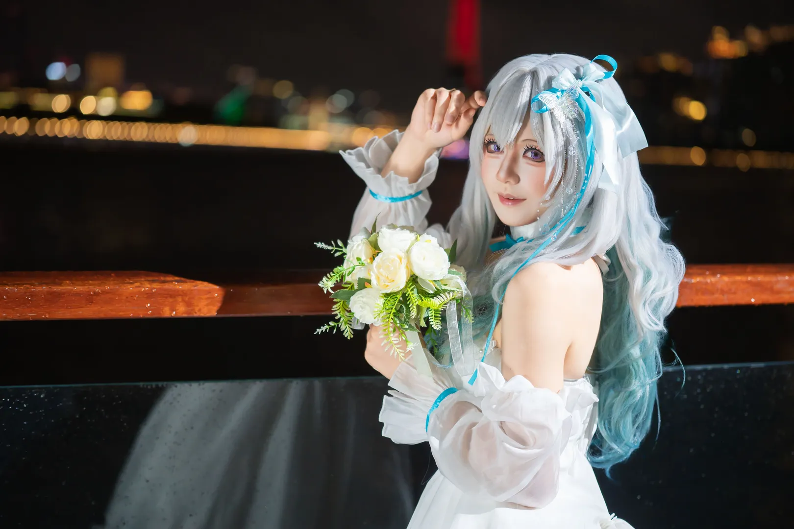 【流萤cos】崩坏星穹铁道夜光下的白裙与荧光剑 - 第 6 张