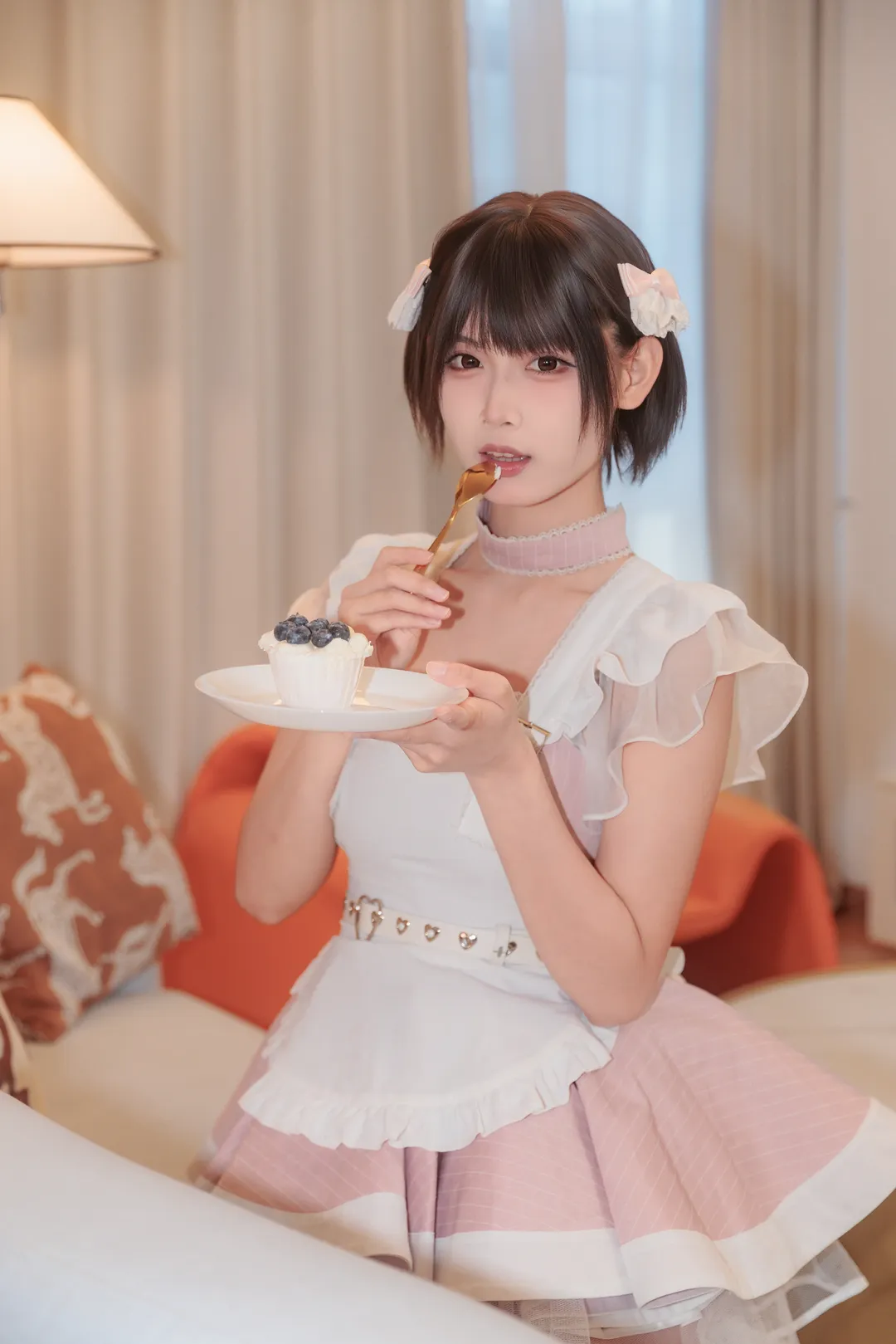 粉白女仆装居家写真，白丝甜妹的日常营业 - 第 3 张