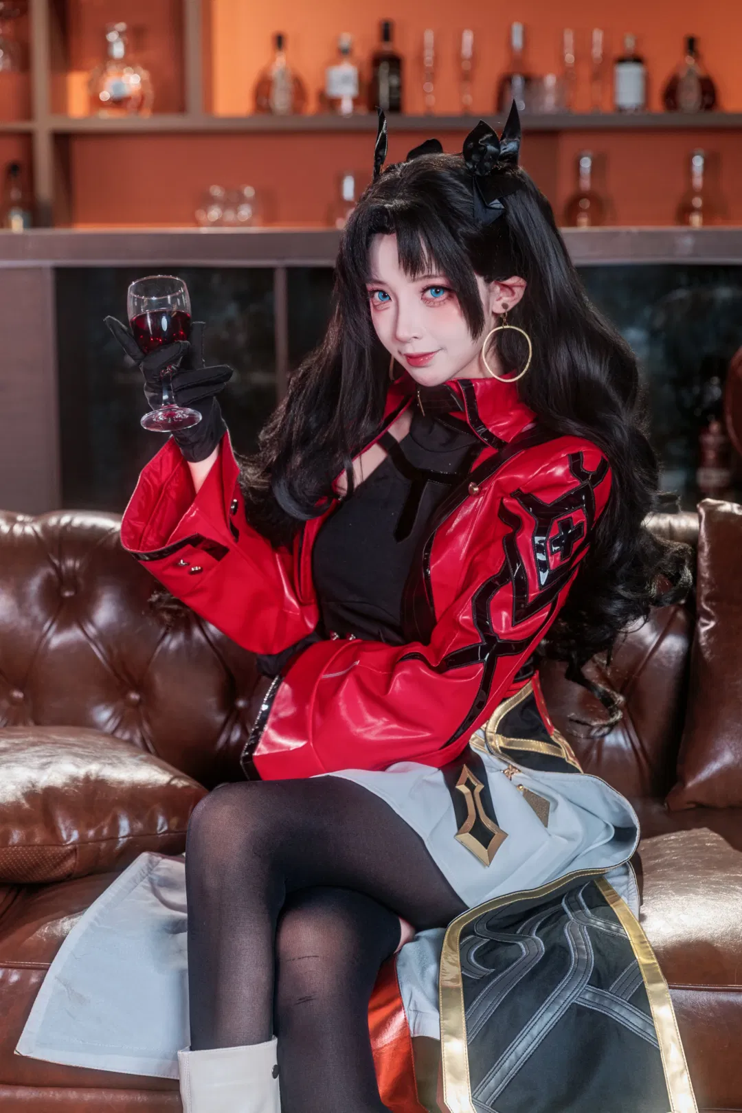 【远坂凛cos】fate魔术师的酒吧夜，红皮衣与黑丝的碰撞 - 第 3 张
