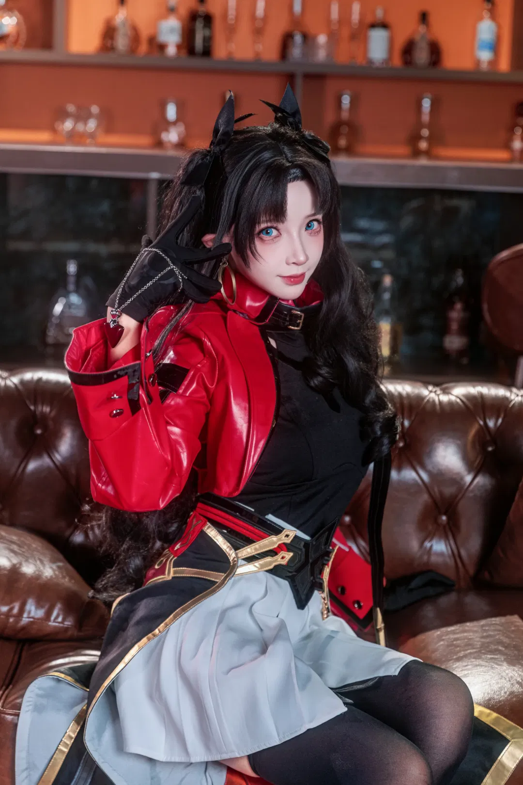 【远坂凛cos】fate魔术师的酒吧夜，红皮衣与黑丝的碰撞 - 第 4 张