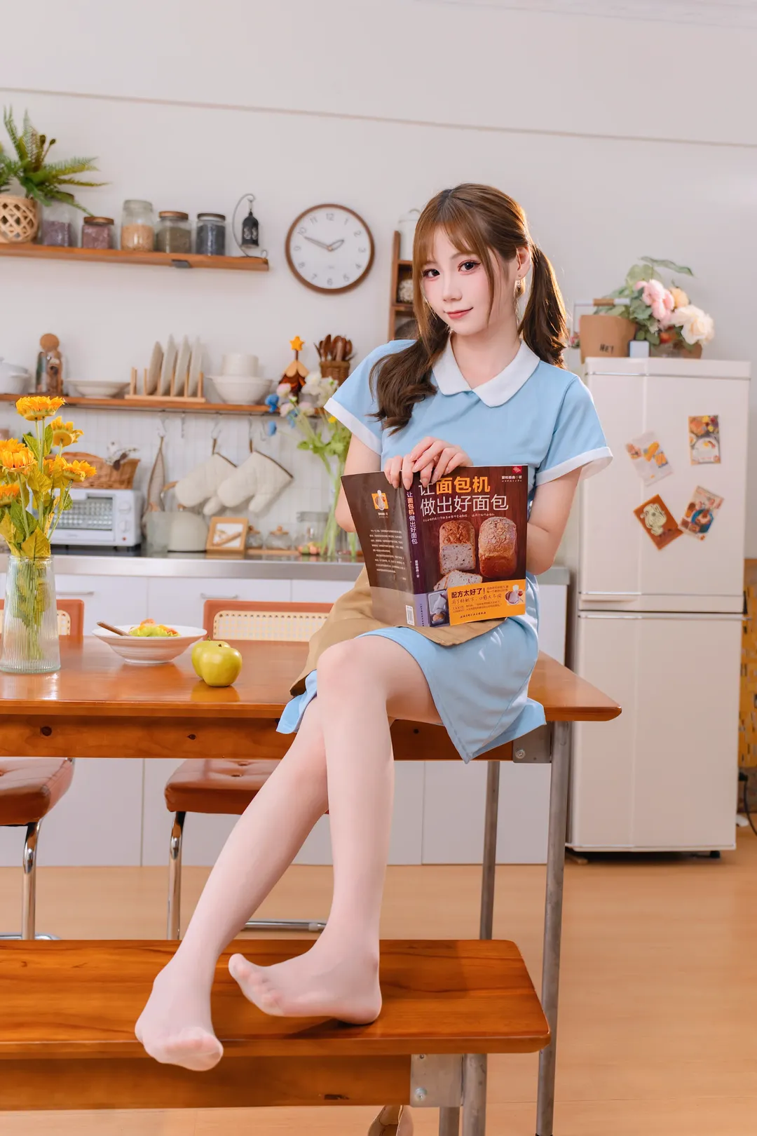 好利来制服搭配双马尾，厨房日系居家写真分享 - 第 11 张