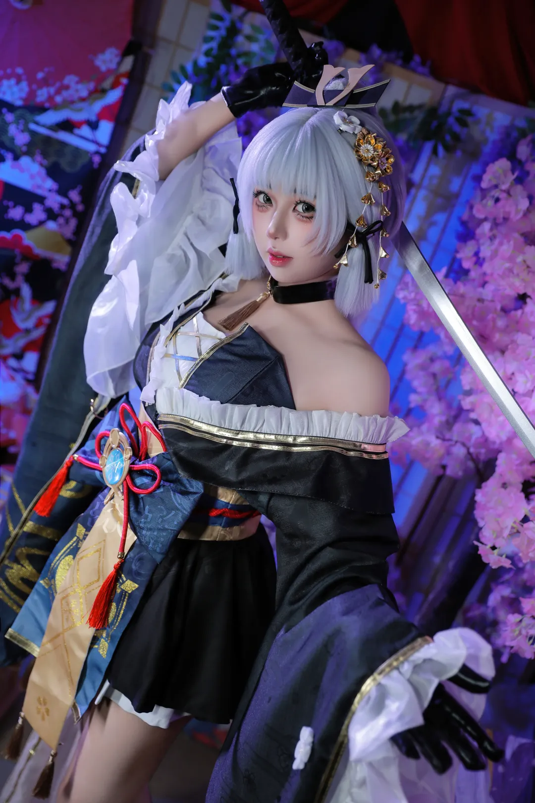 【神里绫华cos】原神霜刃，黑金和风与蓝紫光影的碰撞 - 第 1 张