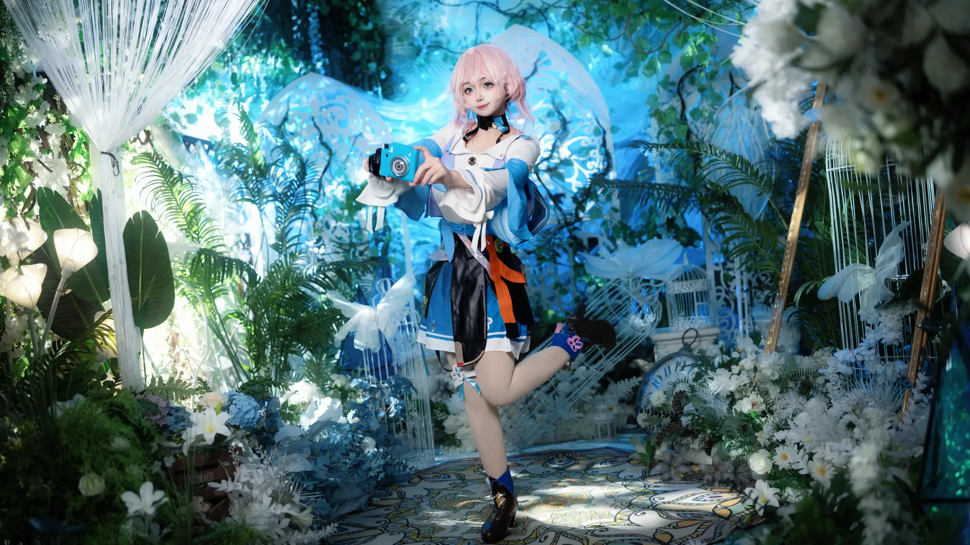 【三月七cos】崩坏星穹铁道里的相机少女，定格梦幻森林瞬间 - 第 1 张