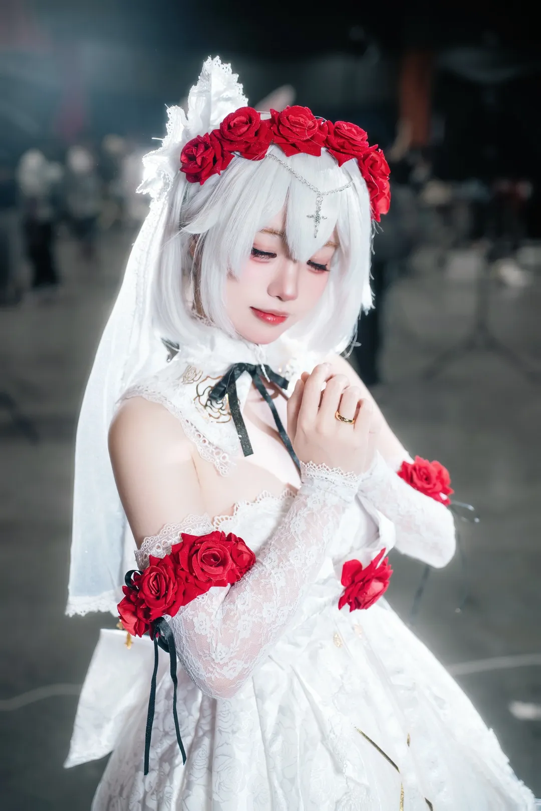 【德丽莎cos】崩坏3月下初拥的白纱红玫瞬间 - 第 1 张