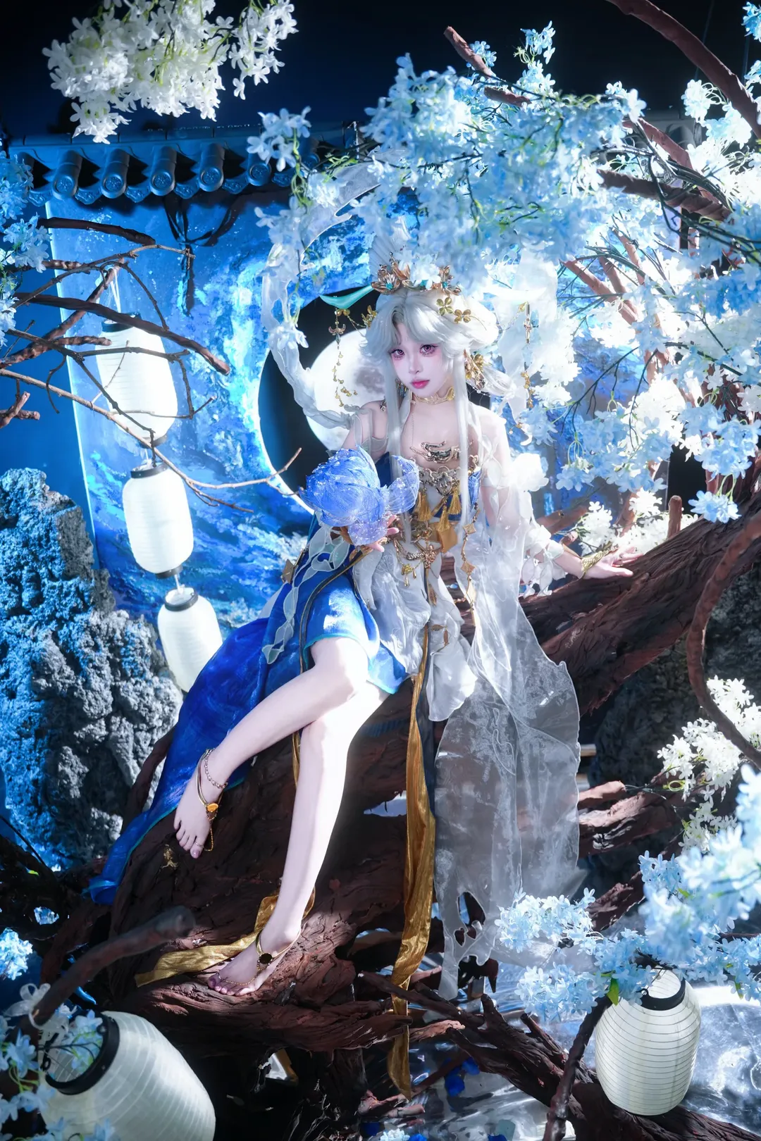 [Chang'e cosplay] Honor of Kings Fairy of Guanghan Palace, a blend of cool etherealness and sexiness