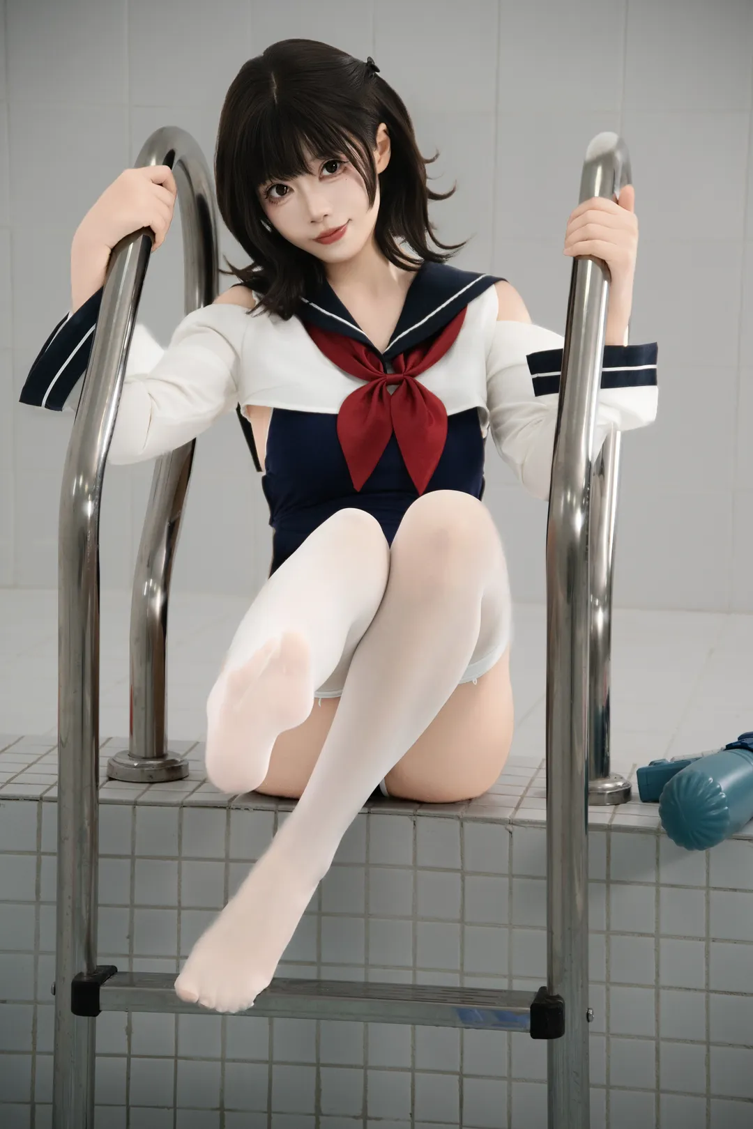 夏日泳池死库水，水手服与白丝的清凉碰撞 - 第 1 张