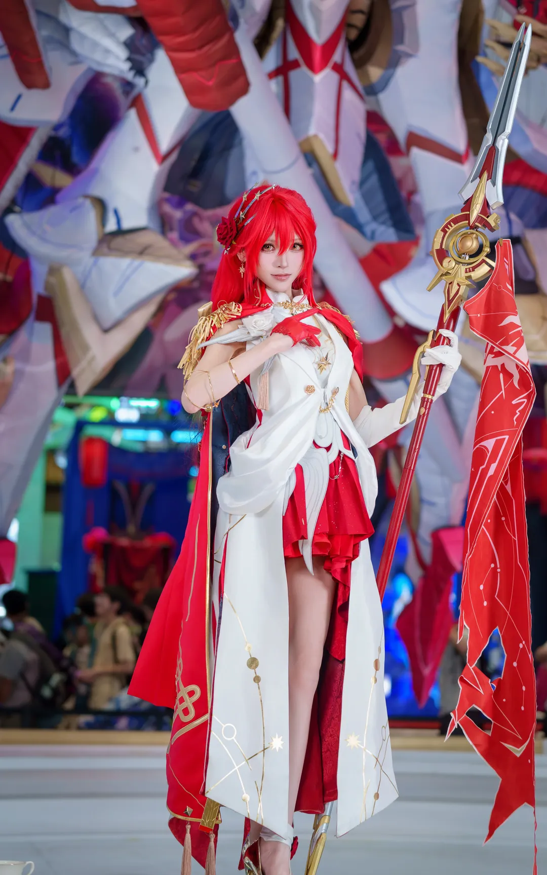 【姬子cos】崩坏星穹铁道启行，红白战袍的漫展场照 - 第 2 张