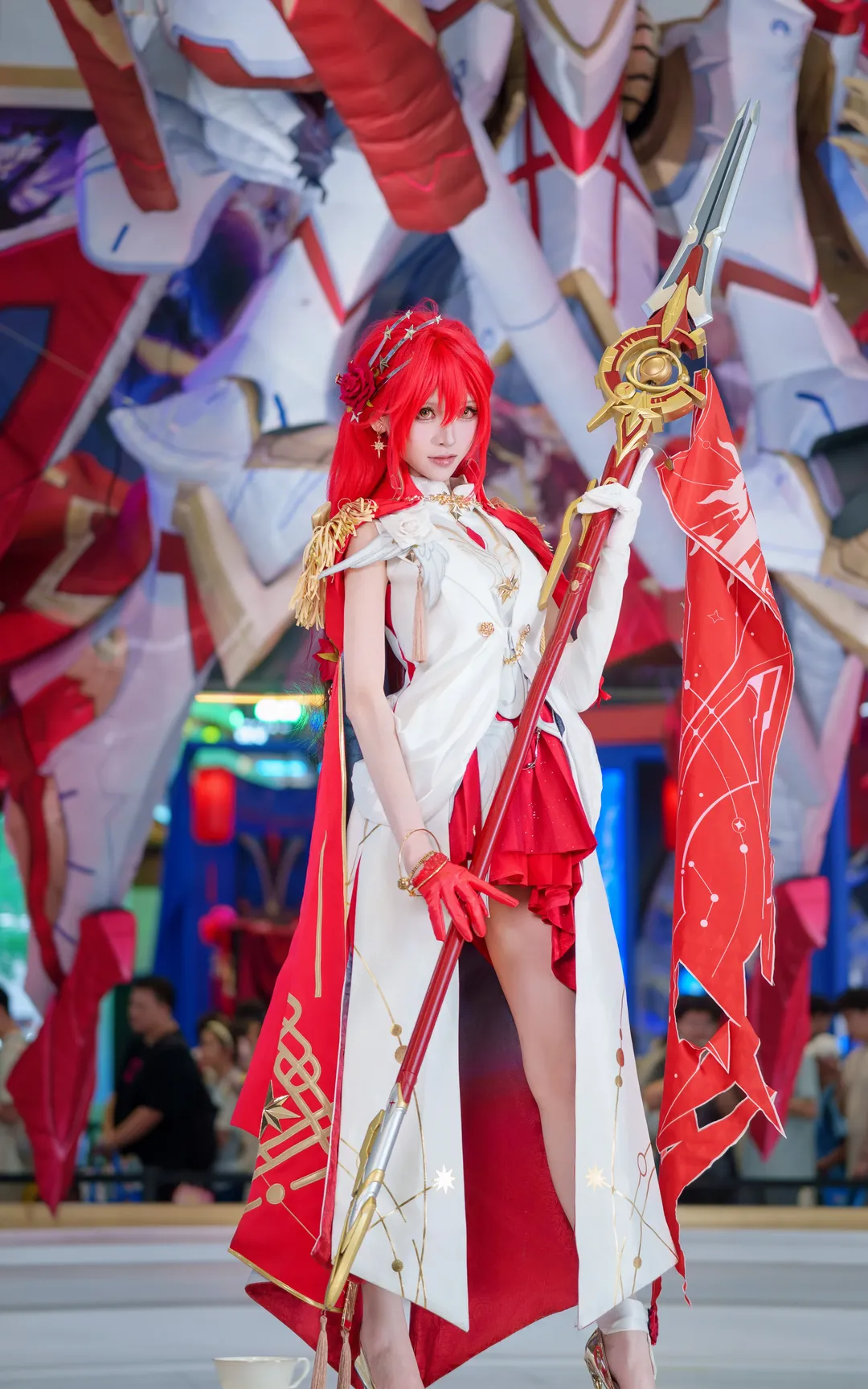 【姬子cos】崩坏星穹铁道启行，红白战袍的漫展场照 - 第 3 张