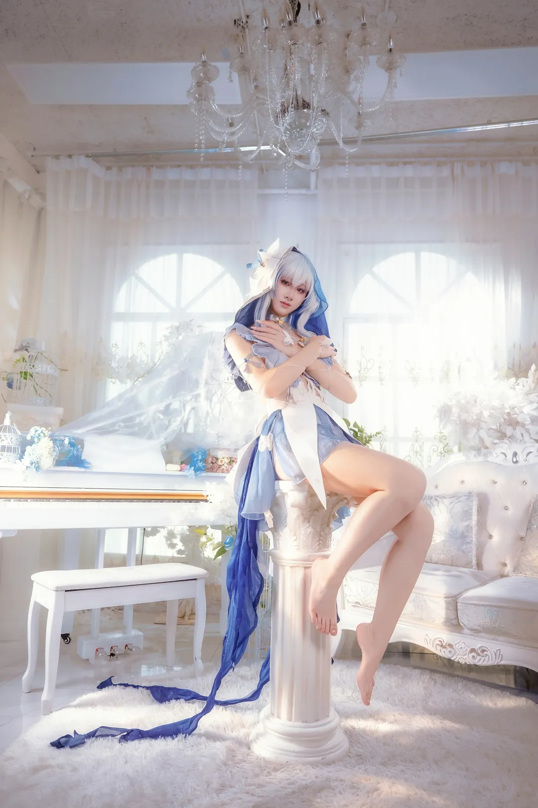 【守岸人cos】鸣潮蓝白薄纱与古典光影演绎 - 第 2 张